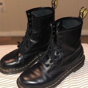 Dr Martens 8 Eye Boots